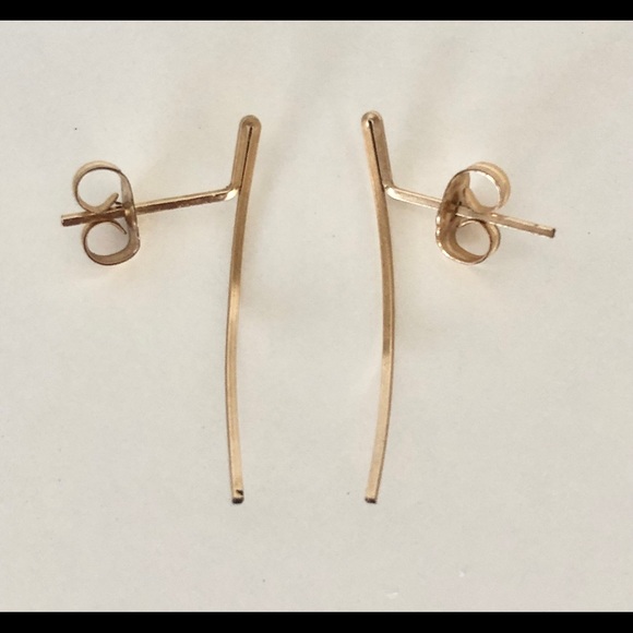 Curved Thin Bar Gold-toned Stud Earrings - Picture 3 of 3